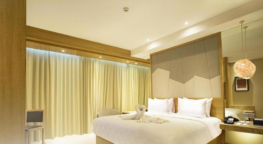 Hotel The Rinra Makassar Exterior foto