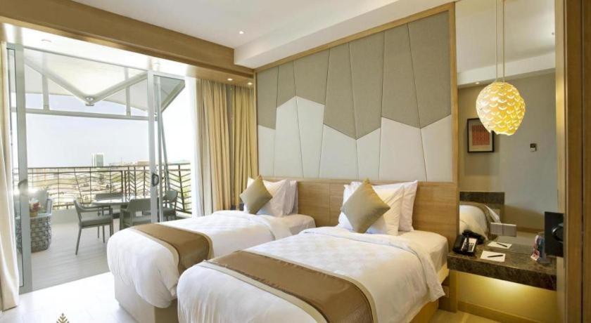 Hotel The Rinra Makassar Exterior foto