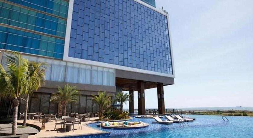 Hotel The Rinra Makassar Exterior foto